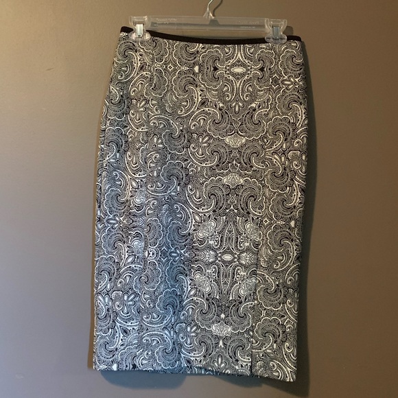 Express Dresses & Skirts - Express black & white paisley skirt